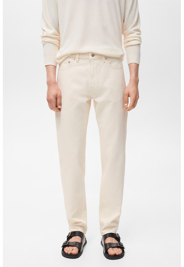 Дънки със стандартна кройка Mango