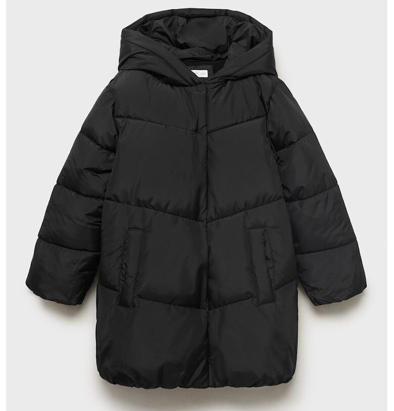 Капитонирано зимно яке с вътрешен етикет за името Mango