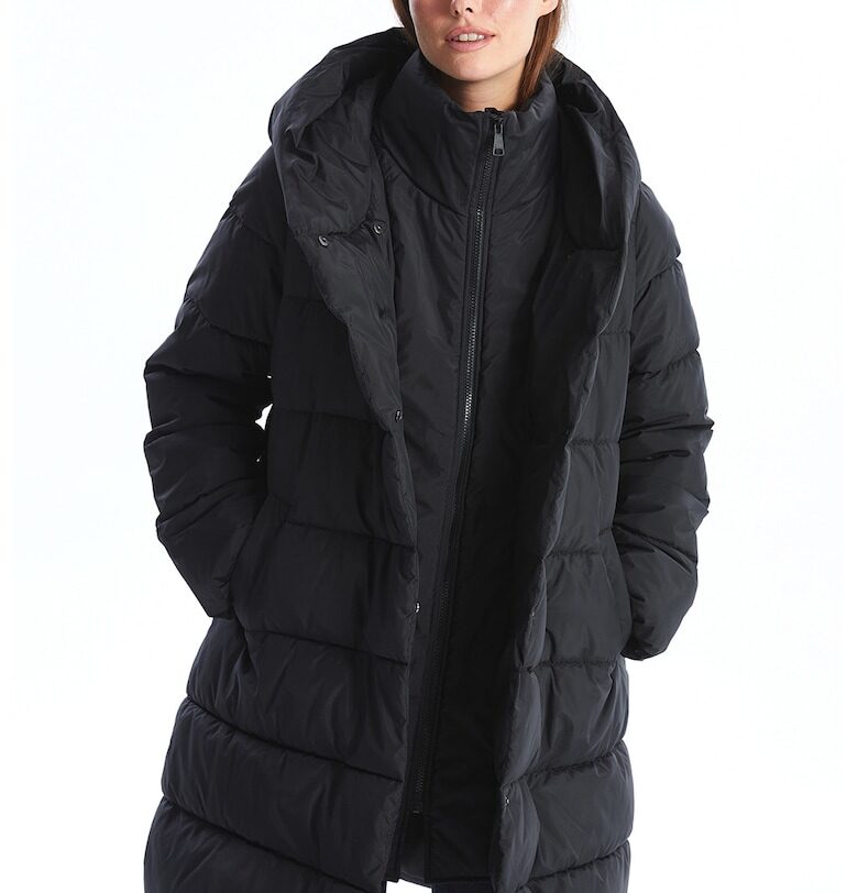 Капитонирано зимно яке с качулка LC WAIKIKI