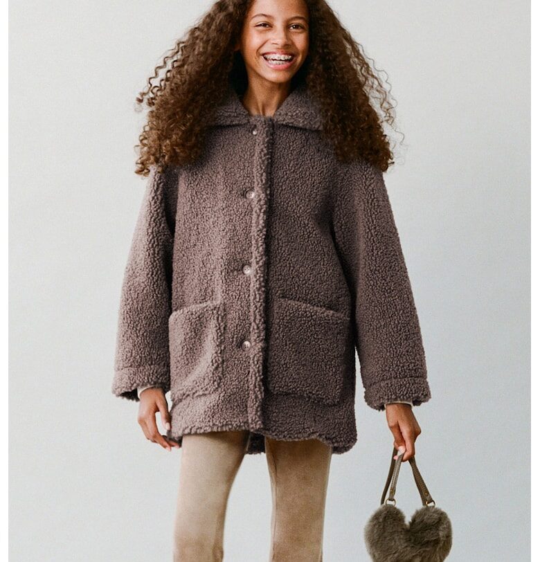 Плюшено палто с пришити джобове Mango