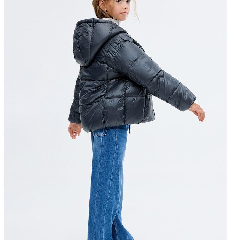 Подплатено зимно яке с капси Mango