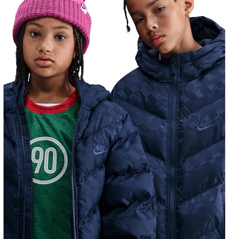 Подплатено зимно яке с качулка Nike