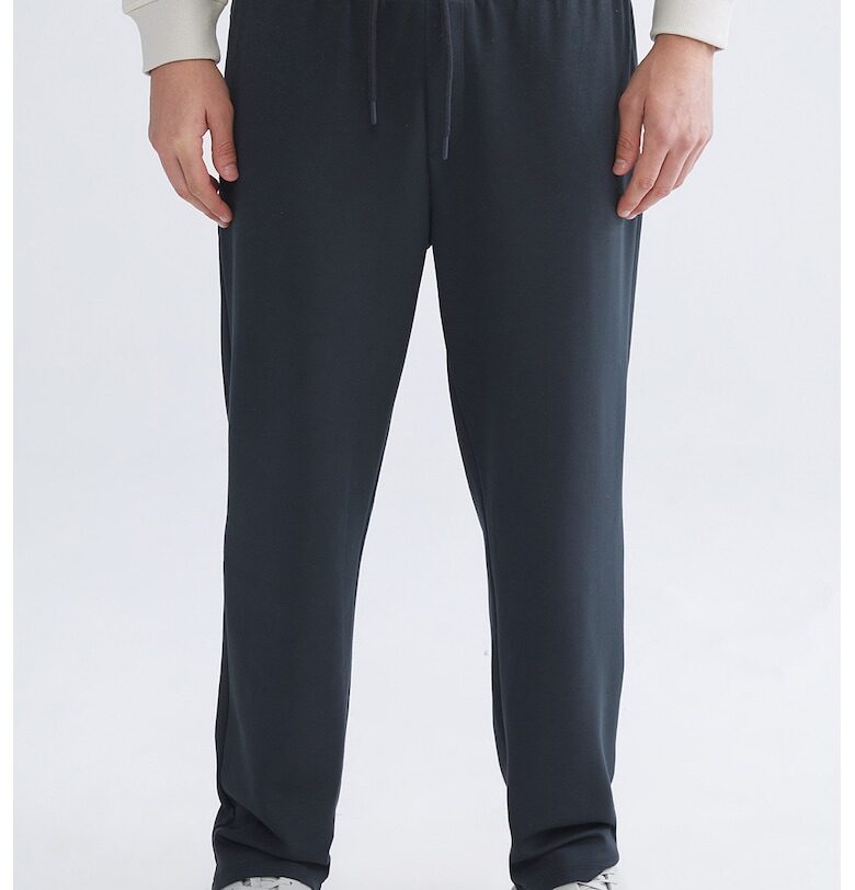 Прав спортен панталон с джобове встрани LC WAIKIKI