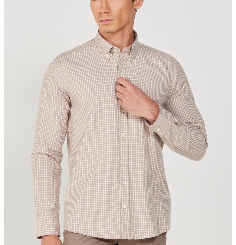 Риза на каре с копчета на яката ACCo