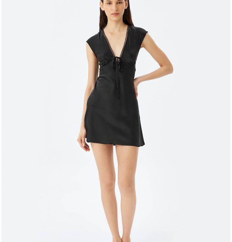 Сатинирана шпиц нощница KOTON