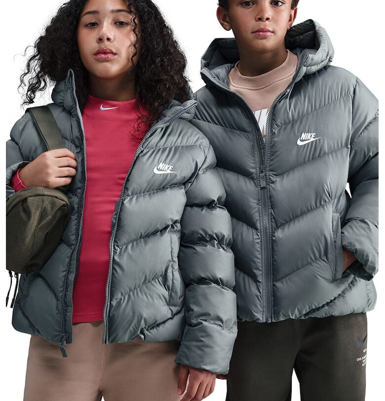 Свободно подплатено зимно яке с лого Nike