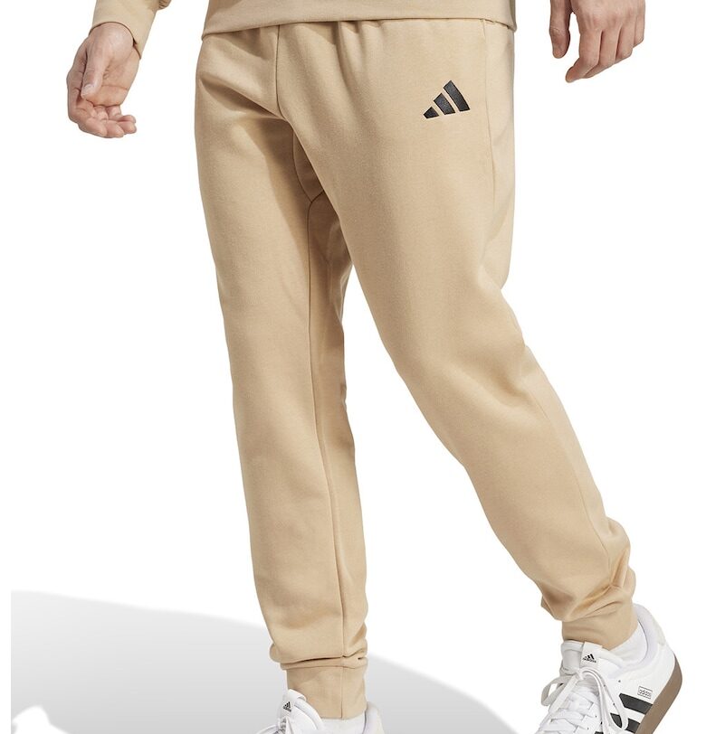 Скосен спортен панталон FeelCozy с връзка adidas Sportswear