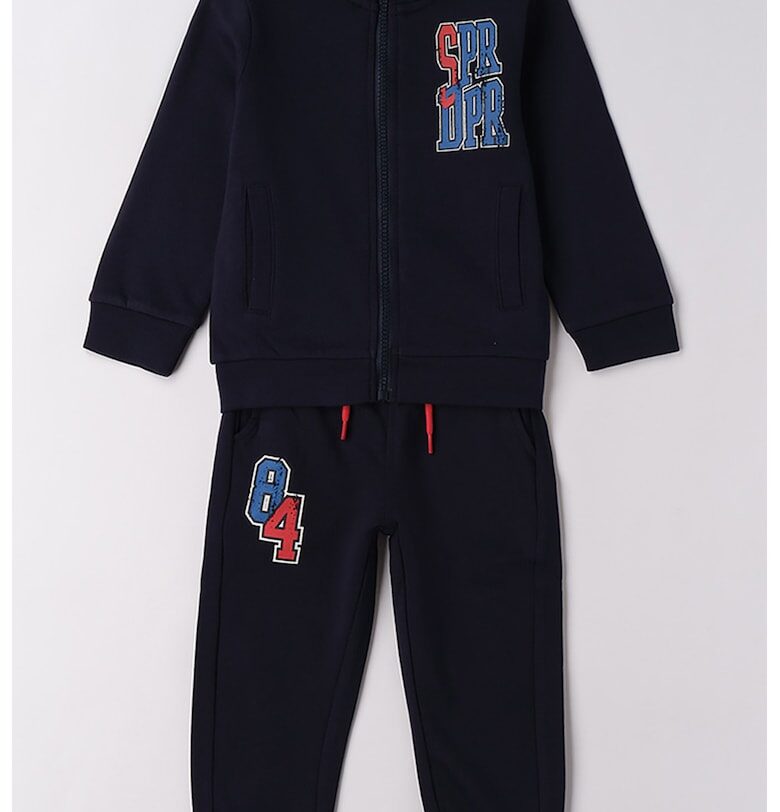 Спортен екип с графична шарка на гърба и цип IDO