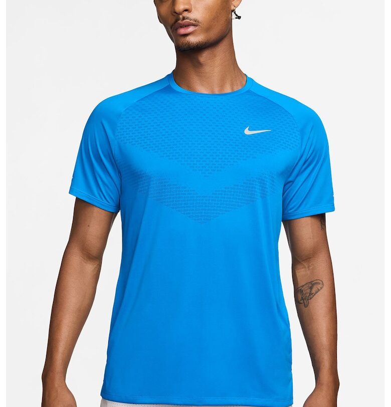 Тениска за бягане с Dri-Fit и овално деколте Nike