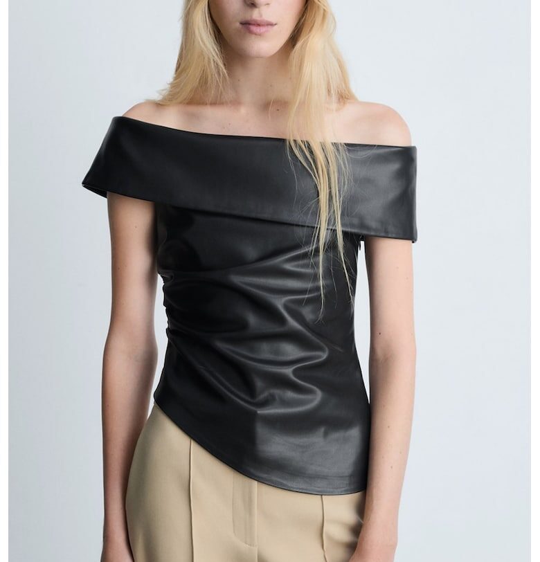 Топ от еко кожа с асиметричен подгъв Mango