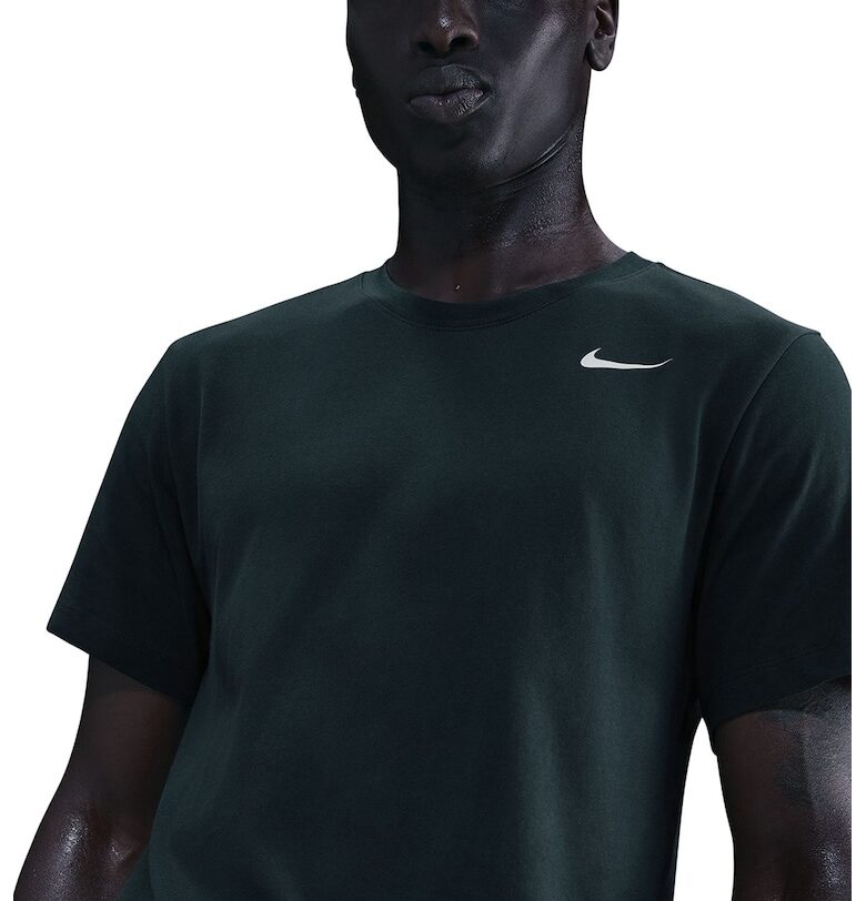 Фитнес тениска с Dri-FIT и овално деколте Nike