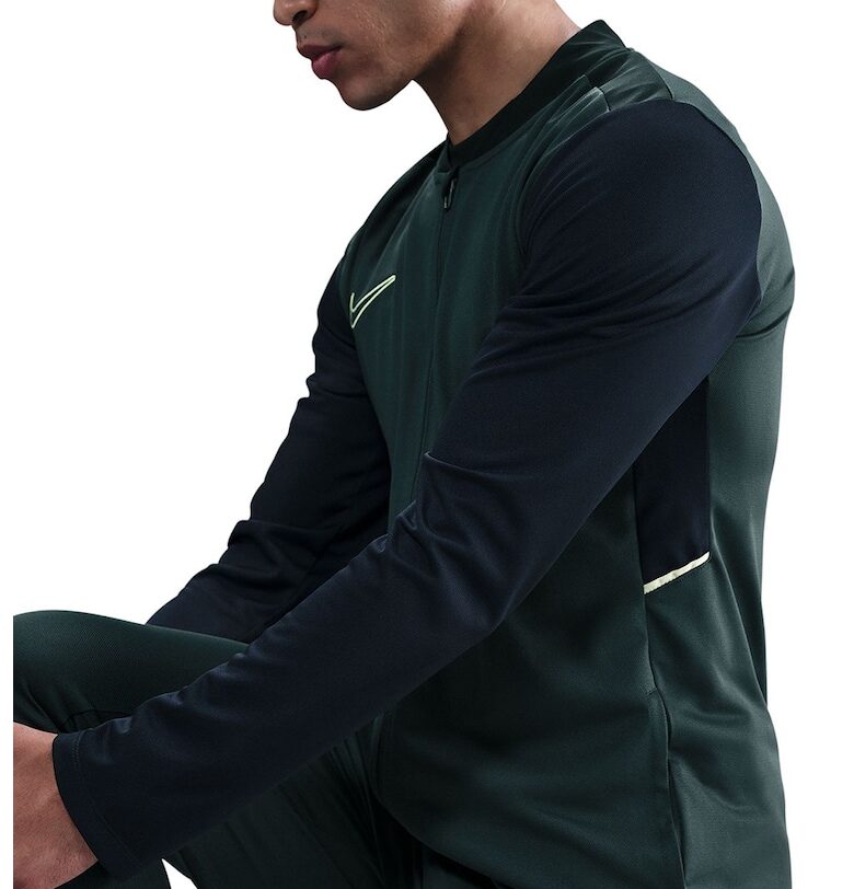 Футболен екип с лого и Dri-Fit Nike