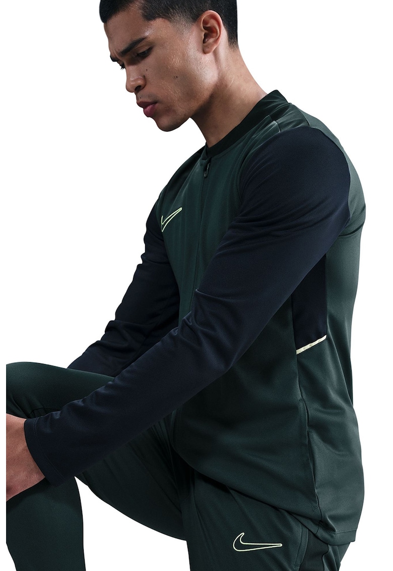 Футболен екип с лого и Dri-Fit Nike