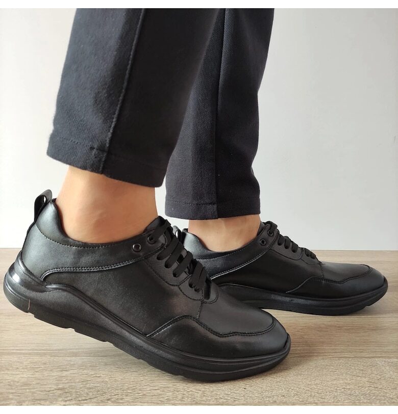 128 Ежедневни мъжки обувки черни - черни Cobra