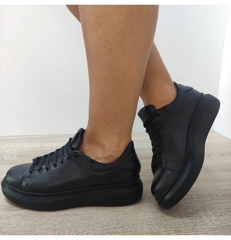 2033 Дамски обувки - черни PERLLA