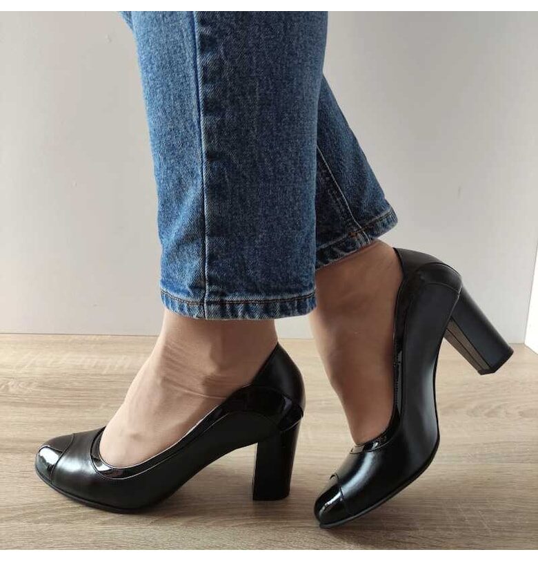 736 Black Елегантни дамски обувки - черни Antonio