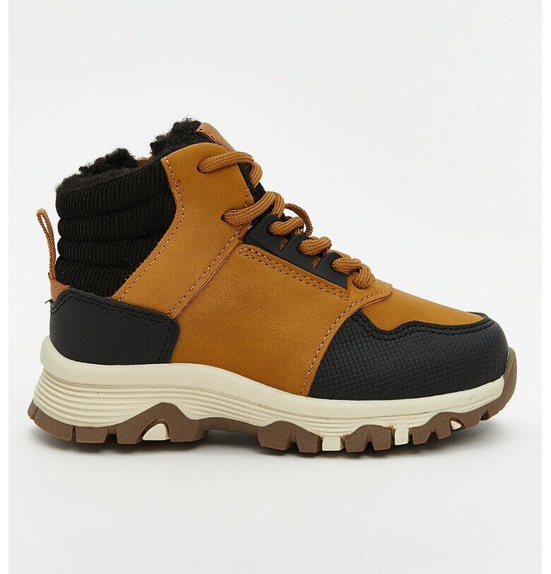 Боти с връзки LC WAIKIKI