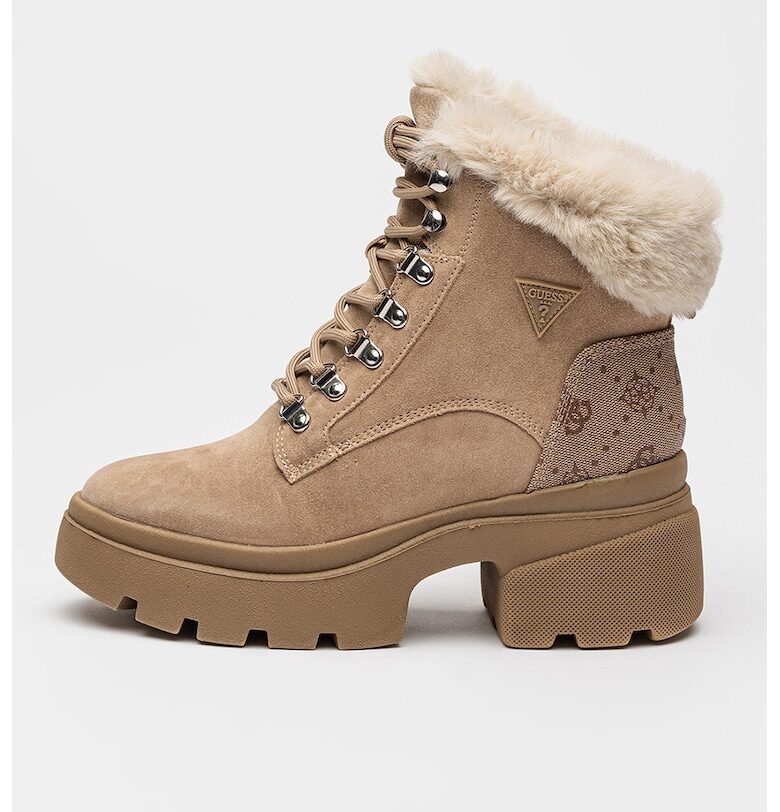 Боти с масивен ток и монограм GUESS