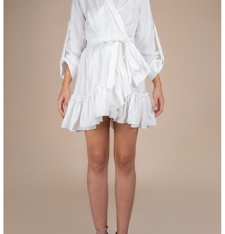 Бяла рокля с широки маншети и волани Monarh design