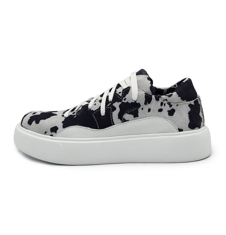 Велурени маратонки с равна платформа и принт unudoitrei