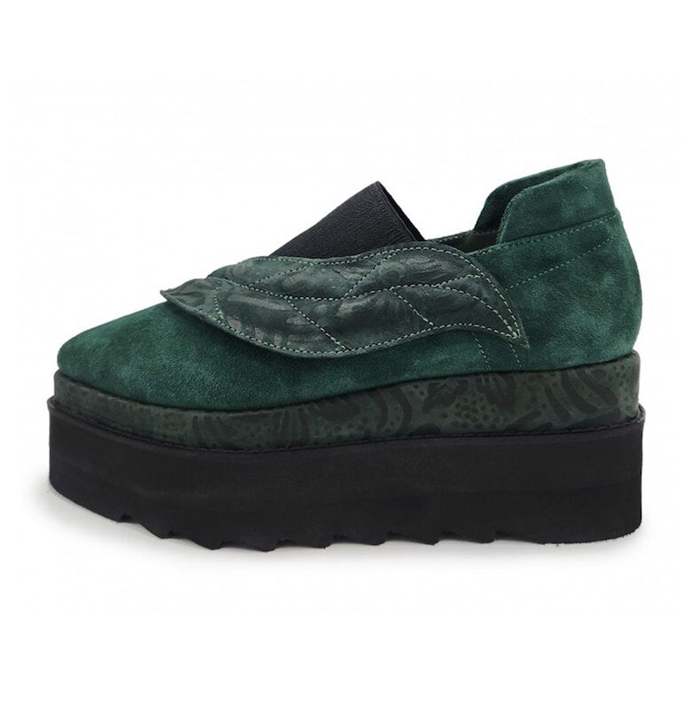 Велурени скосени обувки с еластична препаска unudoitrei