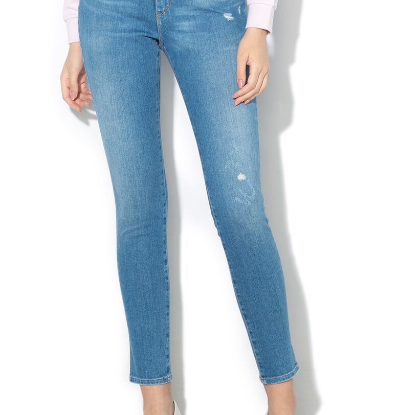 Вталени дънки с висока талия Wrangler