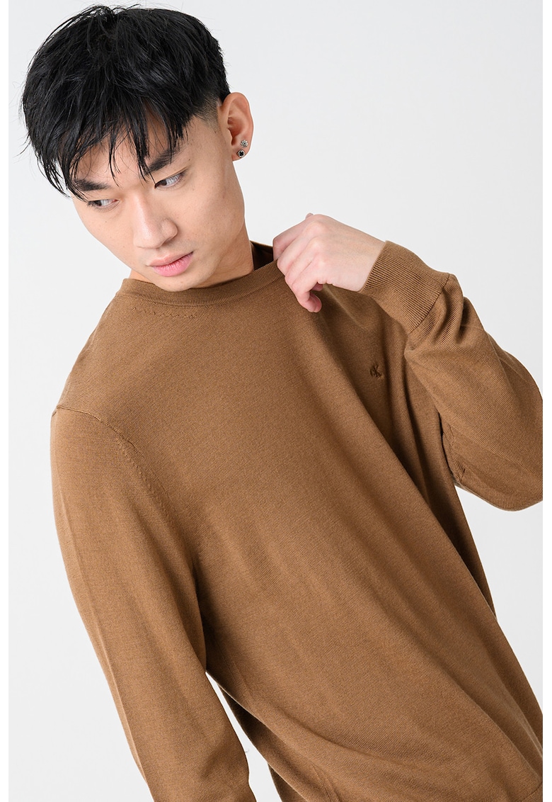 Вълнен пуловер с овално деколте - Карамел CALVIN KLEIN