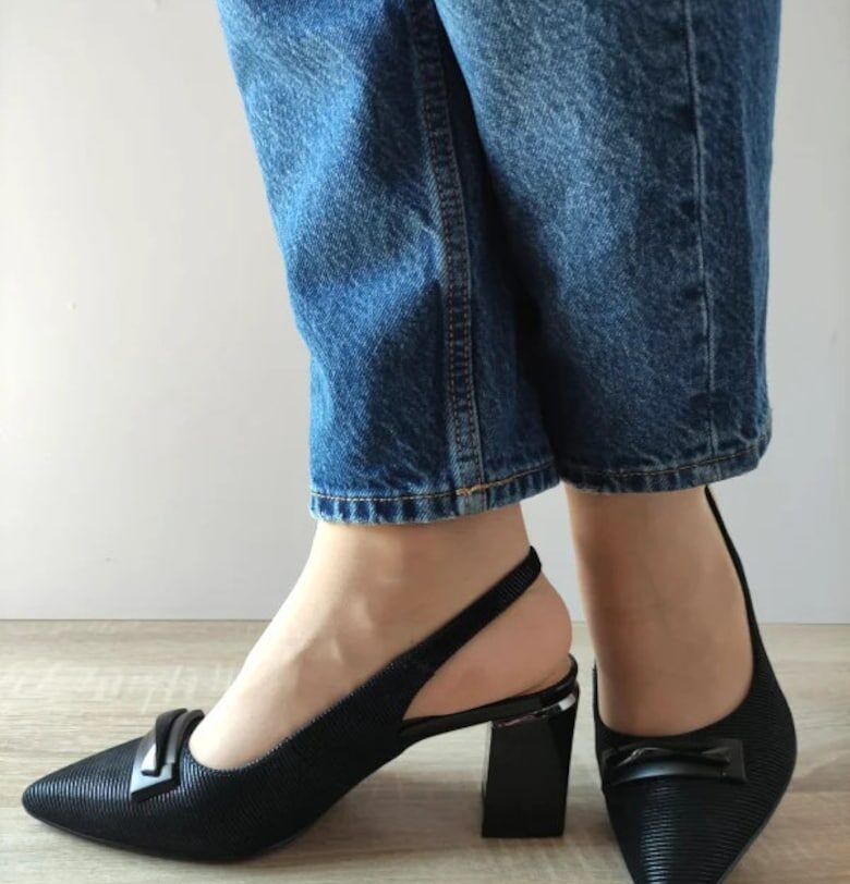 Дамски Обувки  60022 01-I - Елегантни Изрязани - Черни Велур - Черно Epica