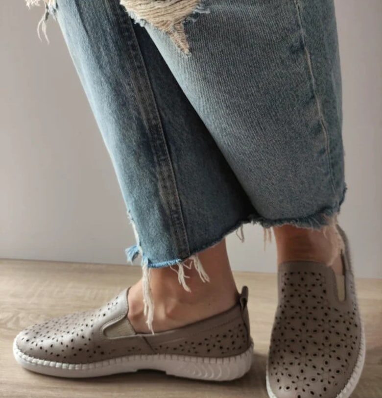 Дамски ежедневни обувки  24015 перфорирани - Сиви Caspian