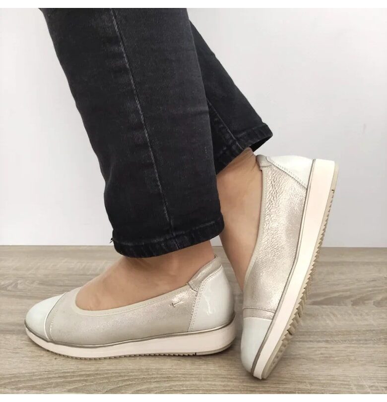 Дамски ежедневни обувки  82200-44 Бежов със златист - Бежов Tamaris