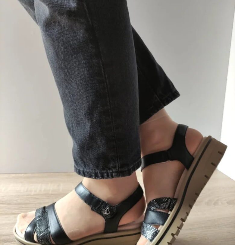 Дамски ежедневни сандали  28713-44 Черни със сребристо - Черни - Caprice