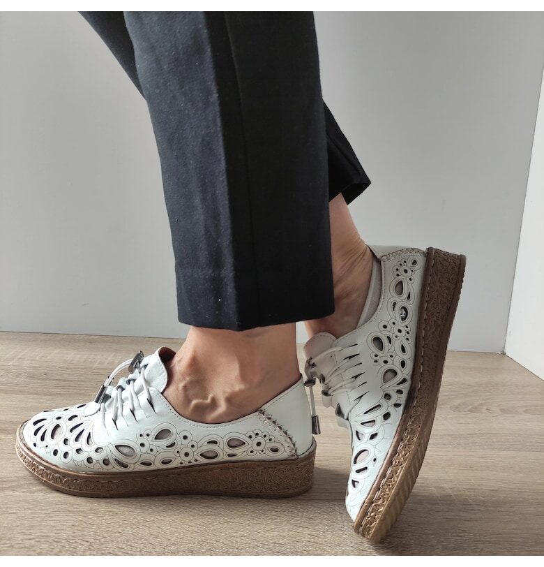 Дамски перфорирани обувки  7154-1 Бял - DOGATI