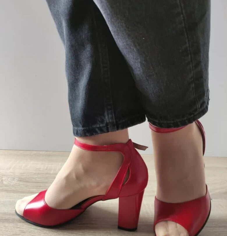 Дамски сандали  32336 - Елегантни - червени Antonio