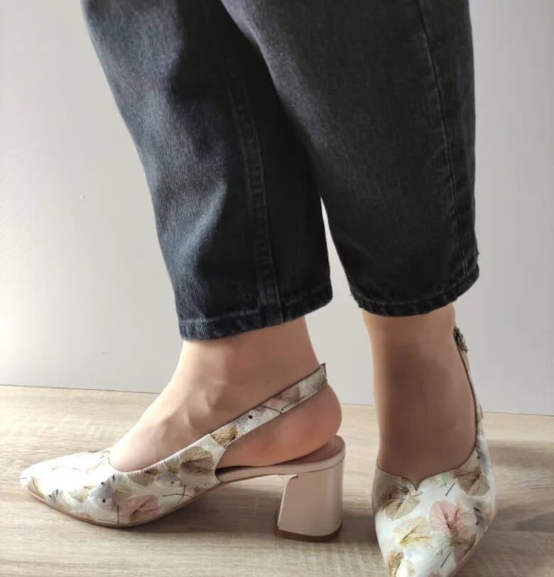 Дамски сандали  360034B 97-N - Елегантни - Бежови с флорални мотиви - Бежови Epica