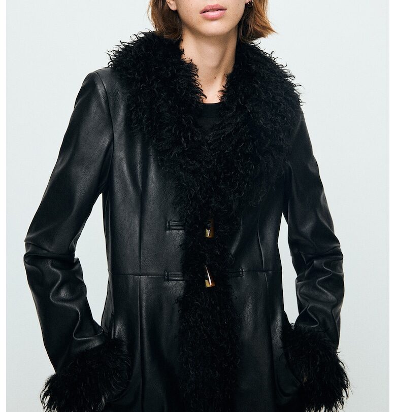 Дълго палто от еко кожа с еко пух - Черен Mango