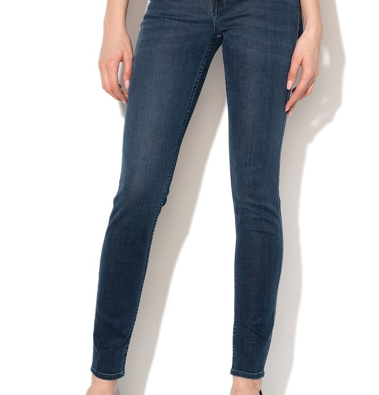 Дънки със силно прилепнала кройка Lee