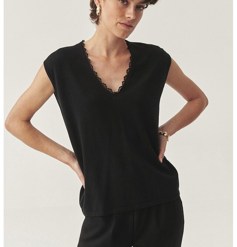 Едноцветна шпиц блуза - Черен Tatuum