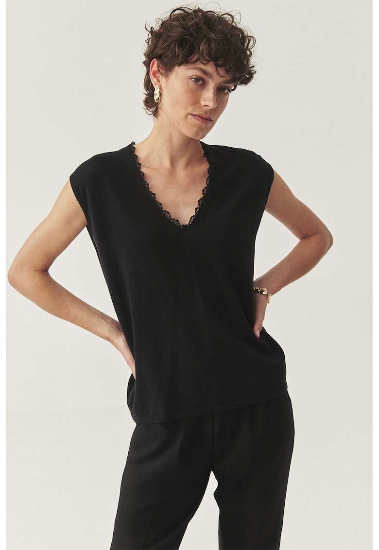 Едноцветна шпиц блуза - Черен Tatuum