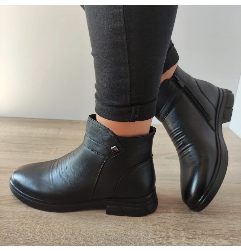 Ежедневни дамски боти  M2688 - черни FORMAZIONE