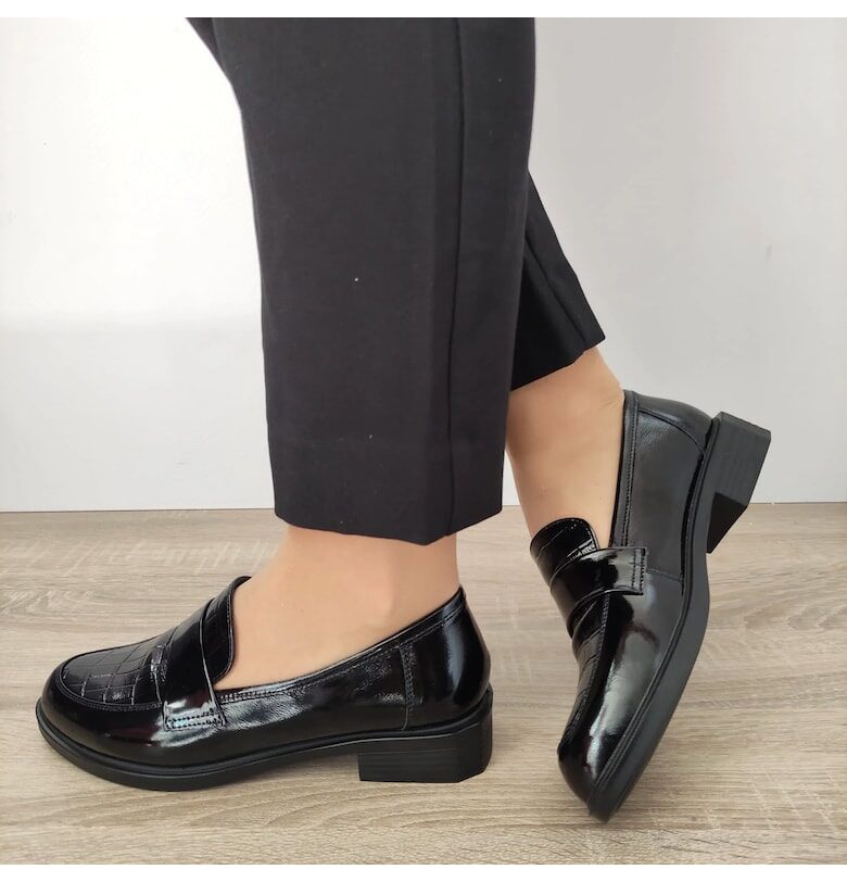 Ежедневни дамски обувки  440007 01-L черен лак - черен Pass