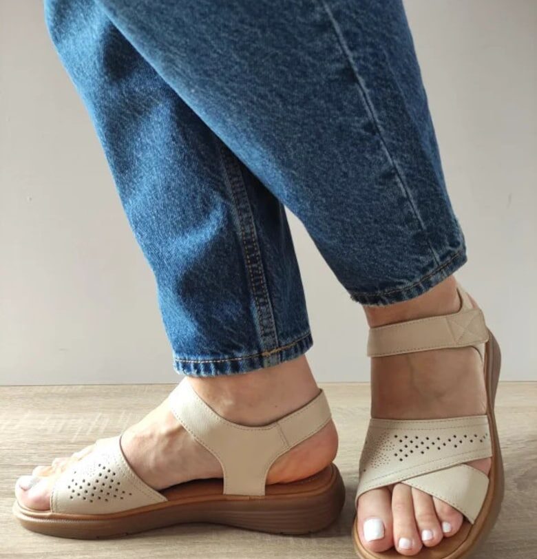 Ежедневни дамски сандали  33180 бежови - бежови FORMAZIONE