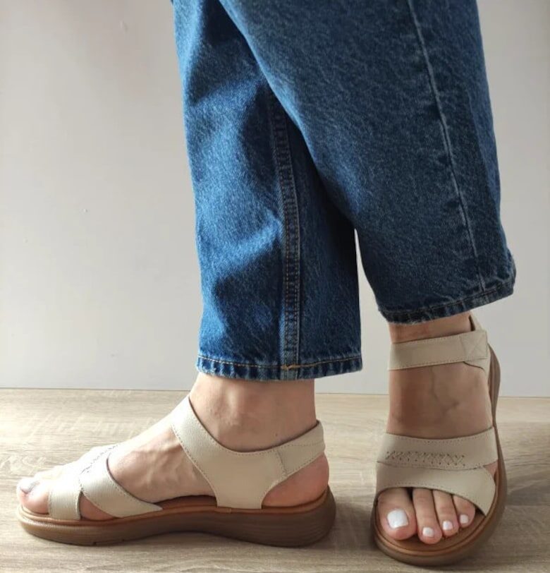 Ежедневни дамски сандали  33182 Бежови - Бежови FORMAZIONE