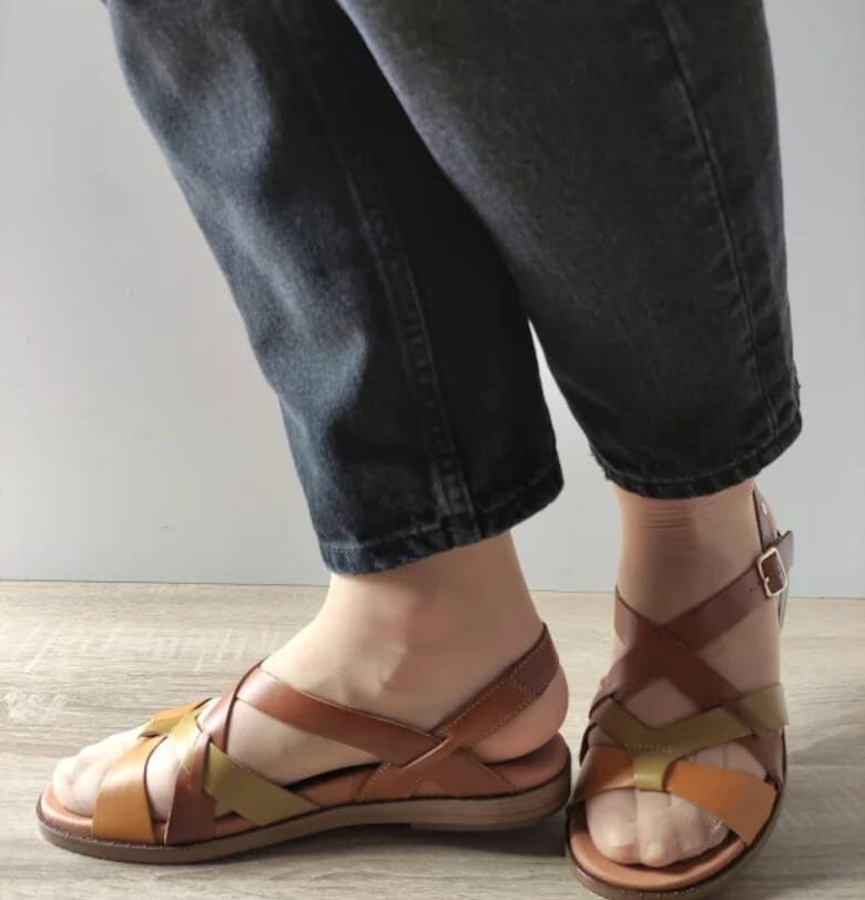 Ежедневни дамски сандали  W8Q-0894C1 Brandy с маслинено - кафяво Pikolinos