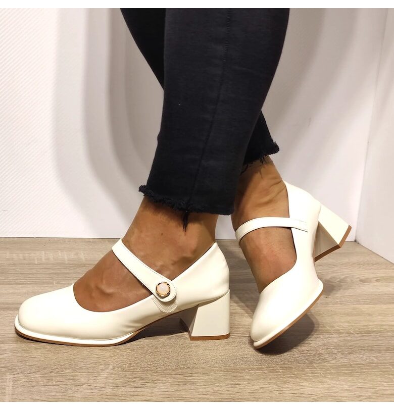 Елегантни дамски обувки  1136 Cream Lacquer - Крем лак FORMAZIONE