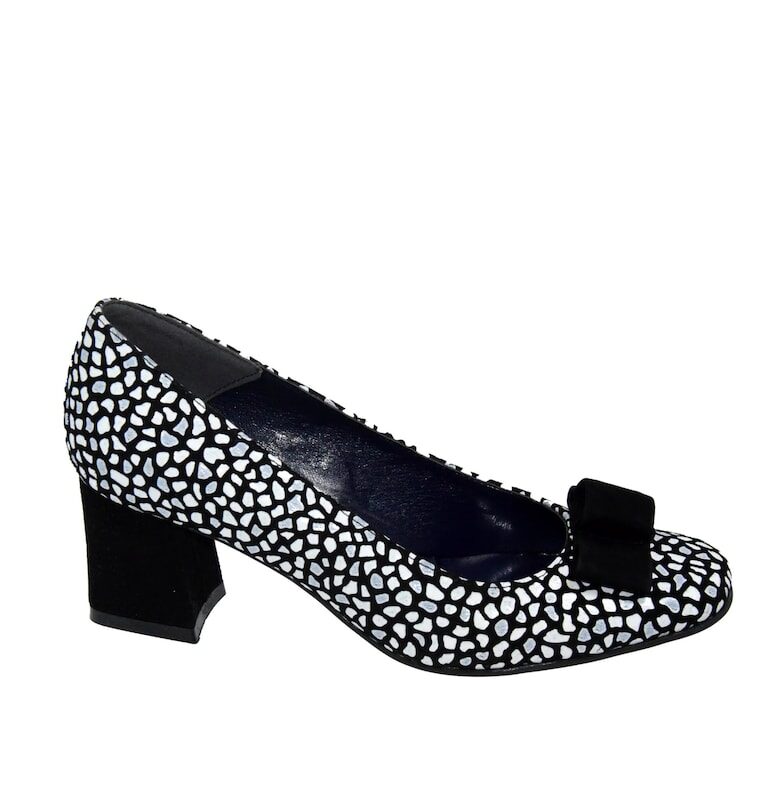 Елегантни дамски обувки  148 черни на бели точки - черни + бели Bratex
