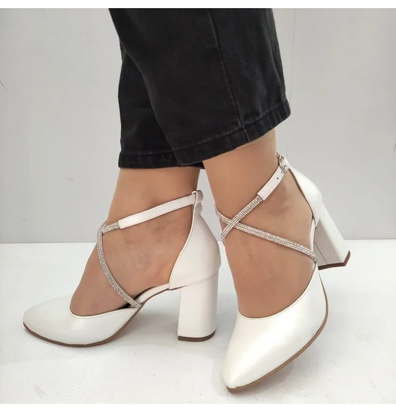 Елегантни дамски обувки  3671-1 Перленобяло - Бяло PERLLA