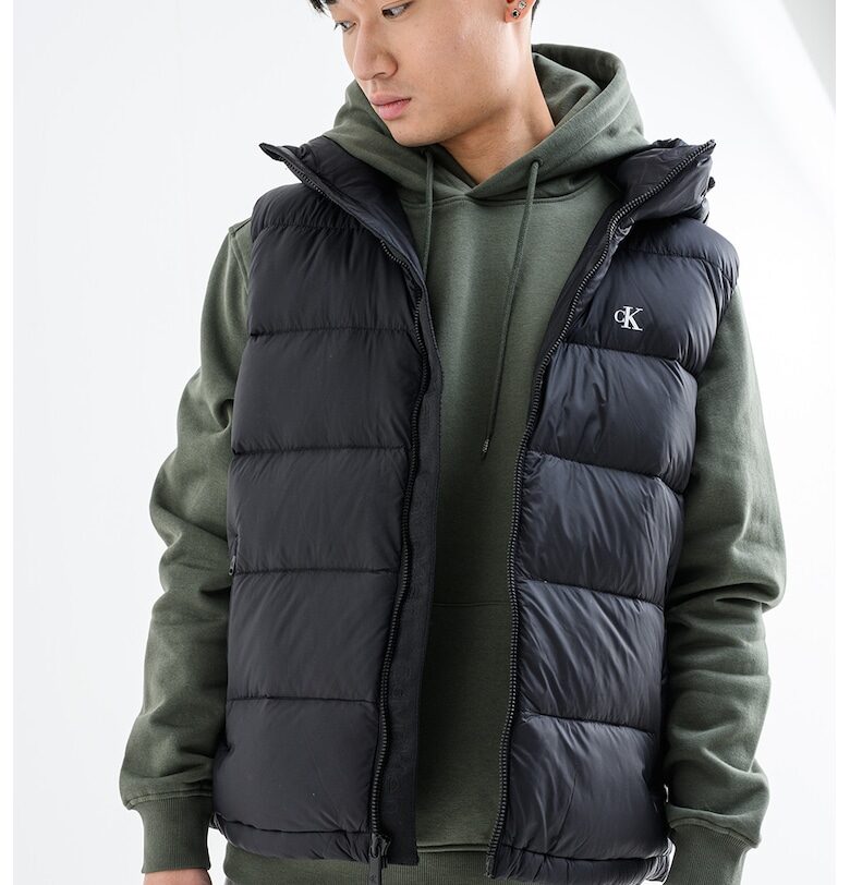 Елек с пухена вата и качулка - Черен CALVIN KLEIN JEANS