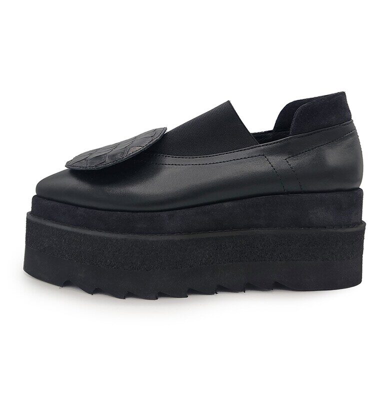 Заострени кожени обувки с равна платформа unudoitrei