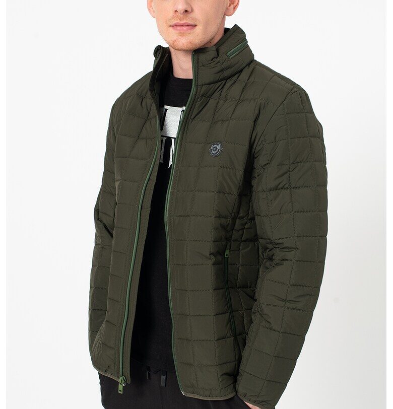 Зимно олекотено капитонирано яке GUESS