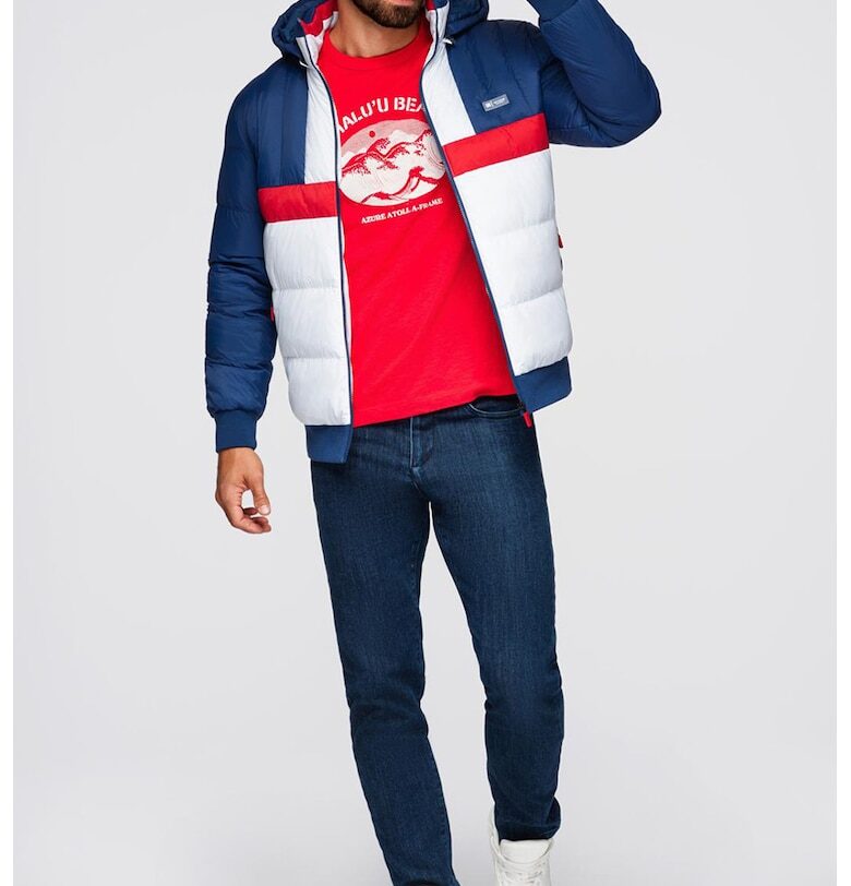 Зимно яке с качулка и цветен блок - Червен/Бял/Кралско Синьо OMBRE